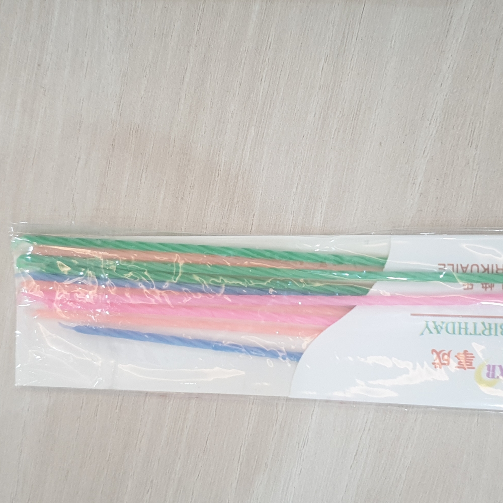 Set of small and long birthday candles to celebrate your birthday